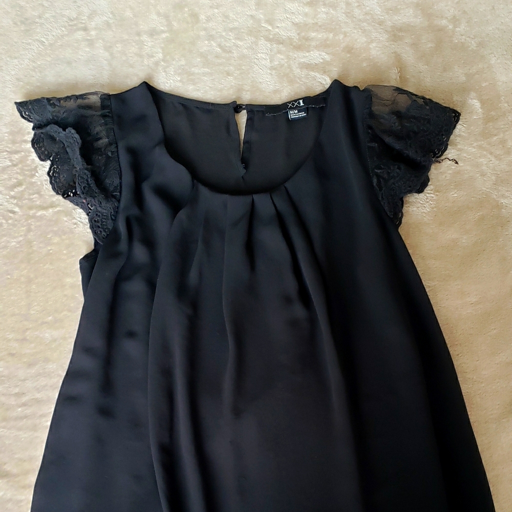 XXI crew neck blouse w/lace cap sleeves - black